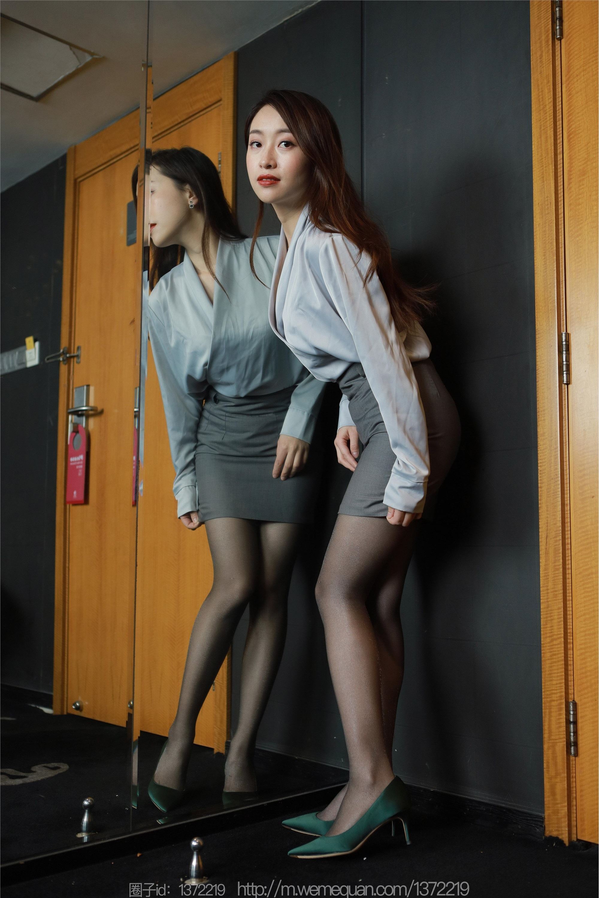 IESS异思趣向  2023.03.08 丝享家 1384 小婕《灰裙亮丝》